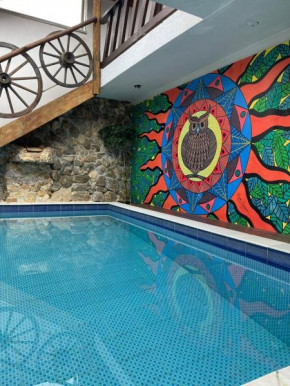 Coruja Maresias - Pousada com piscina, ar condicionado e enxoval a 680m da praia